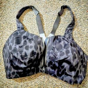 VS Leopard Knockout Sports Bra